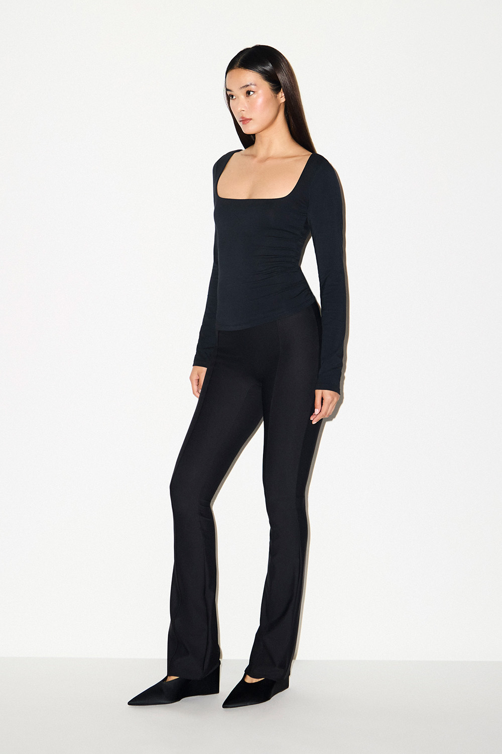 תמונת כל הלוק של SKINNY FLARE LEGGING